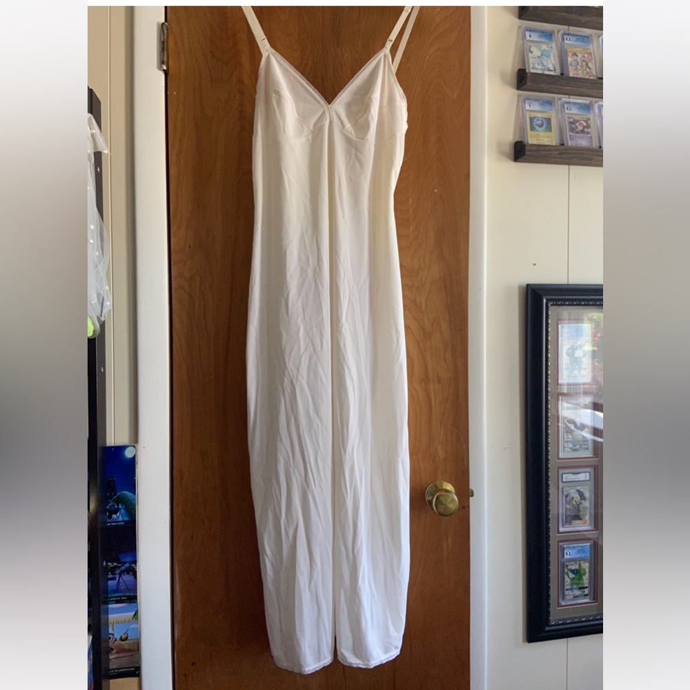 Elegant White Strapless Dress